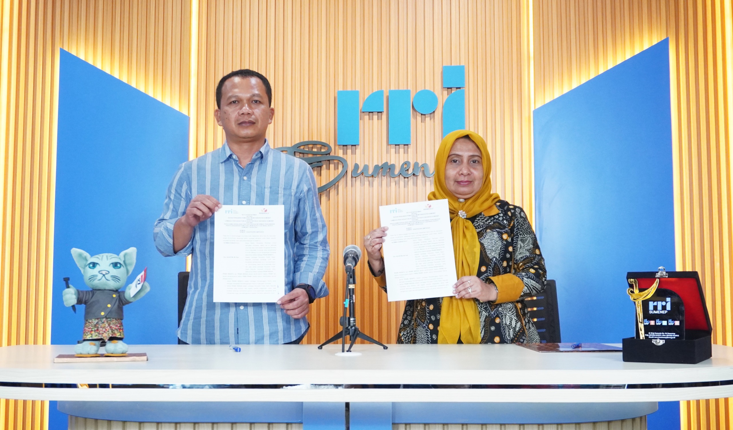 Penandatanganan MOU RRI dan Bawaslu