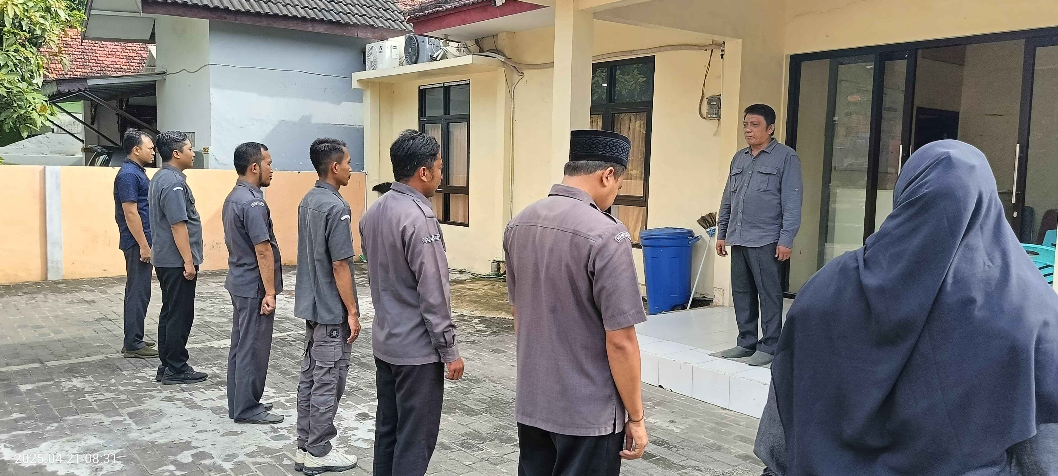 apel pagi sekretariat Bawaslu Sumenep