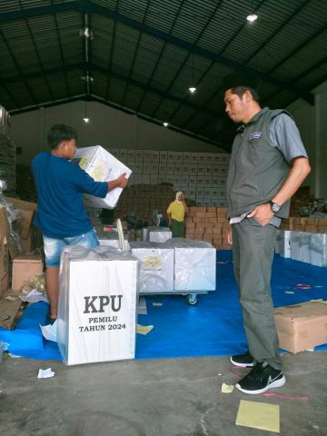 pengawasan logistik gudang KPU